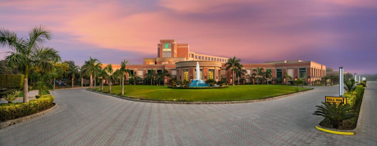 Nirvana Luxury Hotel L Лудхіяна Екстер'єр фото