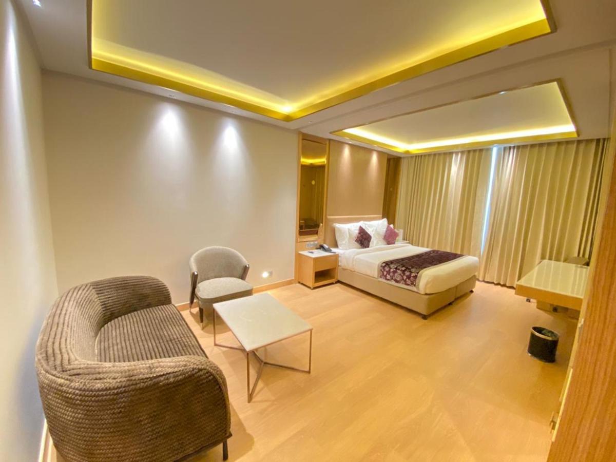 Nirvana Luxury Hotel L Лудхіяна Екстер'єр фото